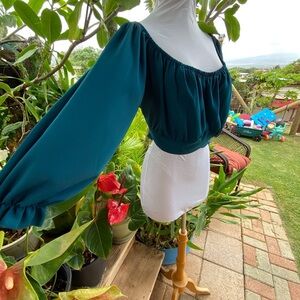 Super cute! Teal cropped long sleeve 1 XL top